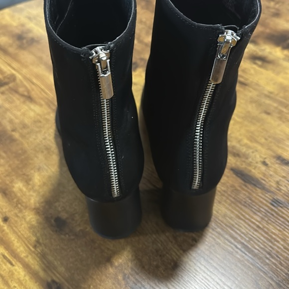 Women’s Boots - Picture 5 of 11